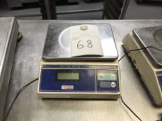 3x Small Weighing Scales