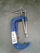 One pair of G clamps