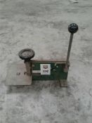 Manual nut splitter
