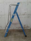 4 tread fibreglass step ladders