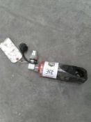 Hydraulic nut splitter