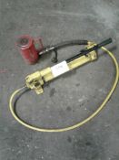 Hydraulic cylinder pump with Pad Jack