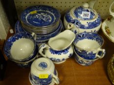 Willow pattern part teaset including teapot
