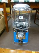 Beaver retro style bubble gum machine