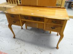 A vintage kneehole dressing table & a modern chest of drawers Condition reports provided on