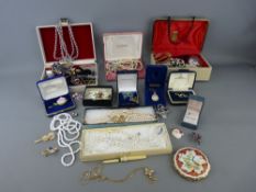 Good quantity of vintage and other costume jewellery
