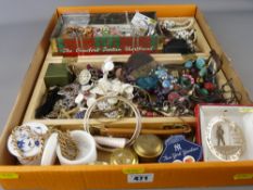 Nine carat gold rope twist necklace and a good quantity of vintage costume jewellery, pill boxes and