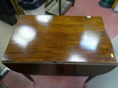 Regency mahogany twin flap Pembroke table with single end drawer
