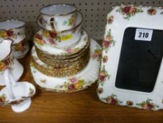 Quantity of Royal Albert 'Old Country Roses' china