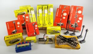 QUANTITY OF MOSTLY BOXED MARKLIN ACCESSORIES TO INCLUDE STOP BLOCKS, DISTANT SIGNALS, ARC LAMPS,