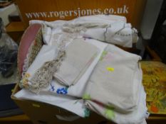 Box of mainly table linen
