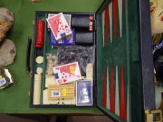 Excellent vinyl vintage games case with contents