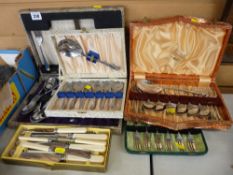 Parcel of cased and loose cutlery