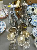 Parcel of good electroplate ware including coaster, tea service items, toast rack and a small parcel