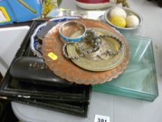 Parcel of mixed ornamental items, copperware etc