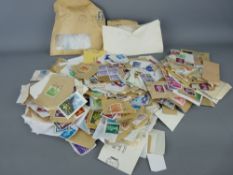 Small collection of unsorted postage stamps