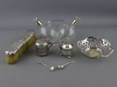 A MIXED LOT OF SMALL SILVER to include a pierced sweetmeat dish, Chester 1906, two lidded mustard