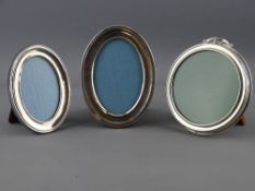 THREE MODERN HALLMARKED SILVER EASEL PHOTOGRAPH FRAMES including an 11.5 x 8.5 cms oval,