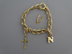 AN EIGHTEEN CARAT GOLD LINK BRACELET with letter 'N' and crucifix, 16.4 grms and a nine carat gold