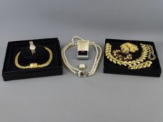 A PARCEL OF DRESS JEWELLERY including a large tasselled type yellow metal brooch, an amber decorated