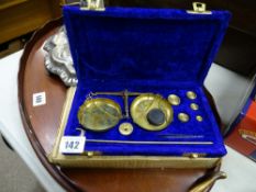 Cased set of portable weighing scales