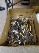Large loose quantity of table cutlery