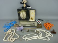 Mixed box of collectables including a Parker pen set