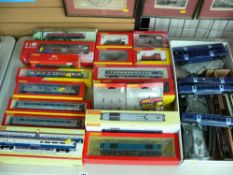 Hornby 00 gauge model trains, carriages and associated equipment including an Arriva Trains Bobo