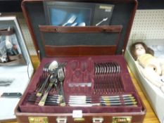 Solingen Rosenbaum briefcase containing two layered Oxford Collection cutlery