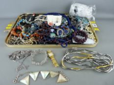 Good tray of costume jewellery