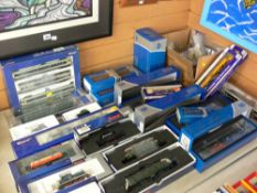 Good collection of Roco Ho and Dapol 00 gauge engines, carriages and rolling stock with other make