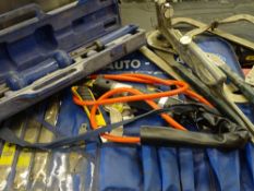 Cased Draper slide hammer kit, a BTB autoglass removal kit, pair of large G-Clamps, spirit gauge and