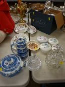 Miscellaneous cabinet porcelain including Wedgwood Kutani Crane, boxed set of fancy modern wine