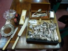 Tray of mixed collectables, cutlery, silver, yellow metal jewellery etc