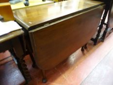 Period gate leg table on pad feet