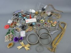 Mixed quantity of costume jewellery and collectables