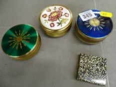 Small parcel of powder bowls and compacts
