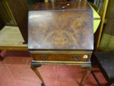 Compact polished wood lady's writing bureau with single drawer