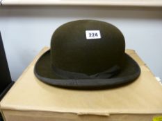 Vintage boxed bowler hat with label for 'Lincoln Bennet'