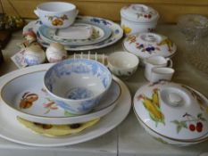 Royal Worcester Evesham oven to tableware and other miscellaneous porcelain