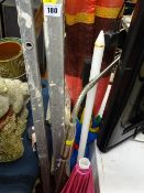 Metal stepladder, windbreaker, parasol, metal finished reading lamp etc E/T (a parcel)