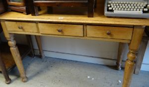 Vintage light oak three-drawer side / hall table on turned legs Condition reports provided on