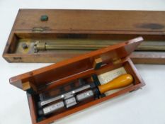 A vintage E R Watts & Son Cotton-type Rangefinder together with a vintage cased brass parallel