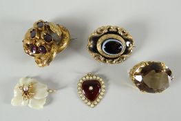 Group of assorted jewellery to include three bar brooches and two pendants Condition reports