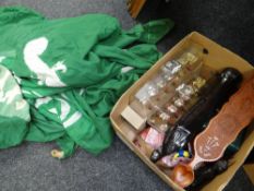 A box of mixed collectables including 1977 Queen's Jubilee commemorative model carriage (x2), a