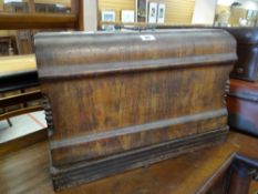 A vintage Royal Ruby cased sewing machine Condition reports provided on request by email for this