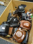 A collection of vintage twentieth century cameras & equipment including cased Zeiss Ikon, cased