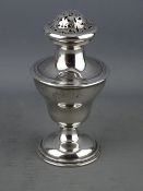 A CIRCULAR BASED SILVER PEPPER POT with screw lid, believed Continental, 4.4 troy ozs (slight impact
