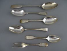 A LONG HANDLED FIDDLE PATTERNED SILVER SERVING SPOON, 4.3 troy ozs, London 1891, a pair of fiddle
