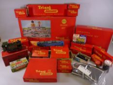 TRIANG 00 GAUGE RBX TRAIN SET, an R323 operating Royal Mail coach set, an R170 BR level crossing,